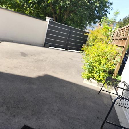 Escapade Pres De Lille - Appartement Charmant Avec Terrasse Et Parking Privee Mons-en-Baroeul Luaran gambar