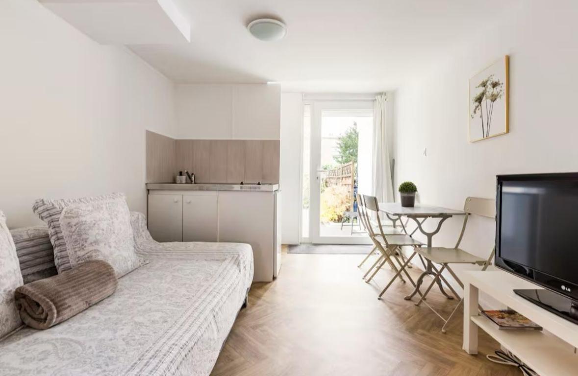 Escapade Pres De Lille - Appartement Charmant Avec Terrasse Et Parking Privee Mons-en-Baroeul Luaran gambar