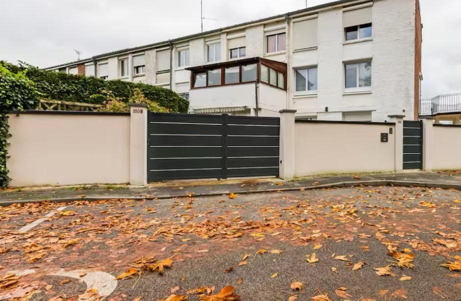 Escapade Pres De Lille - Appartement Charmant Avec Terrasse Et Parking Privee Mons-en-Baroeul Luaran gambar