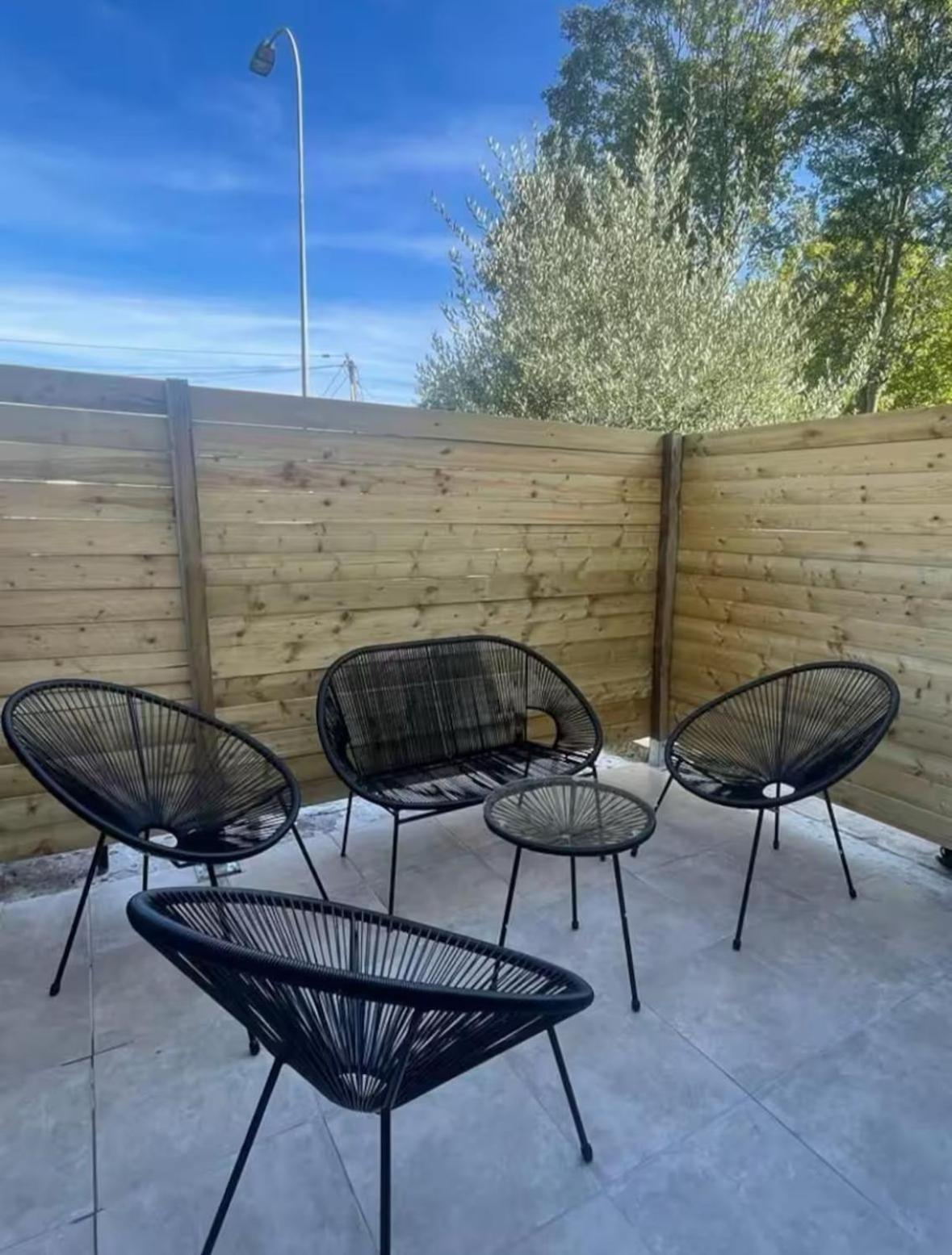 Escapade Pres De Lille - Appartement Charmant Avec Terrasse Et Parking Privee Mons-en-Baroeul Luaran gambar