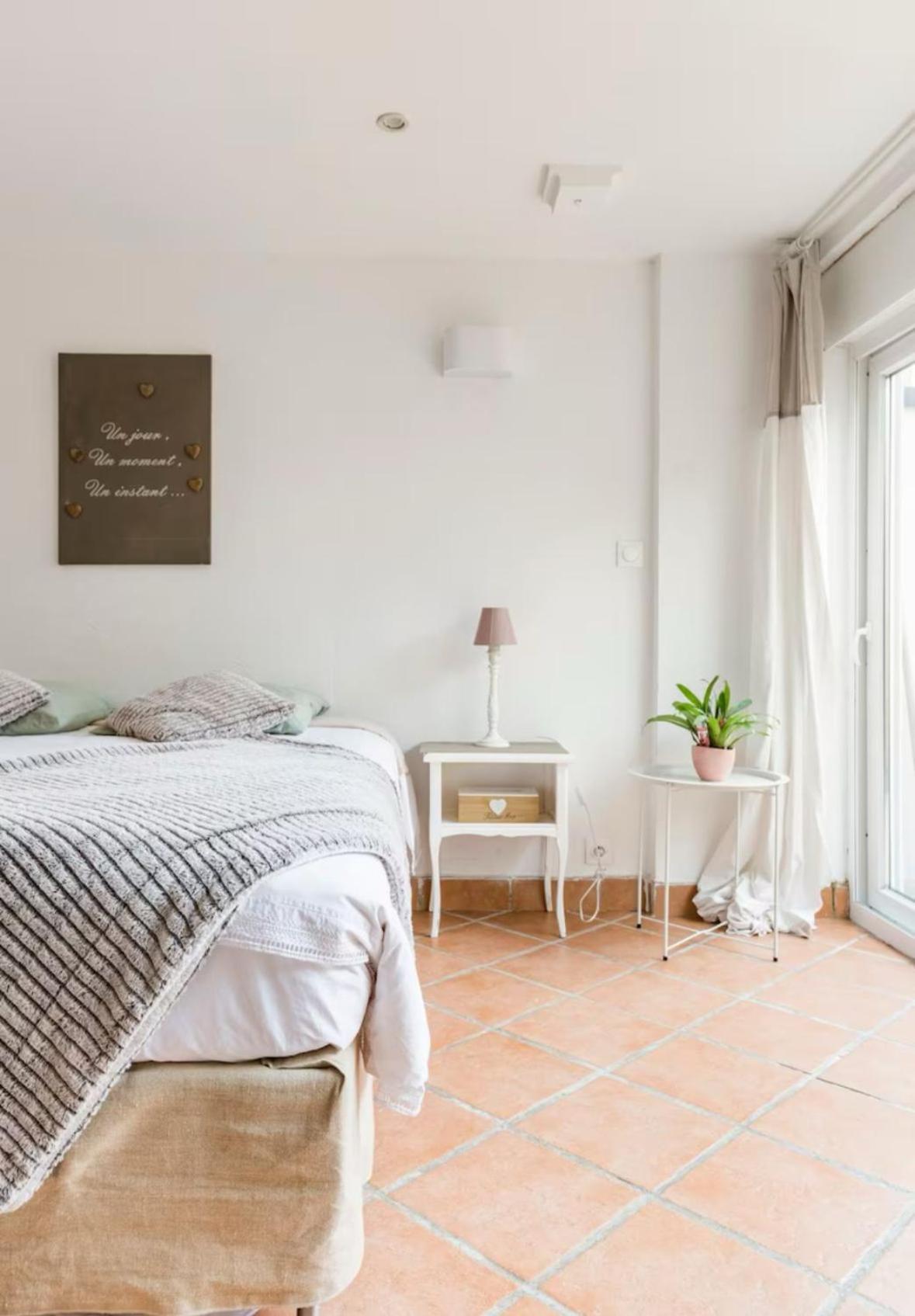 Escapade Pres De Lille - Appartement Charmant Avec Terrasse Et Parking Privee Mons-en-Baroeul Luaran gambar