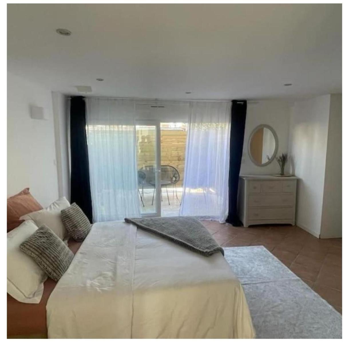 Escapade Pres De Lille - Appartement Charmant Avec Terrasse Et Parking Privee Mons-en-Baroeul Luaran gambar