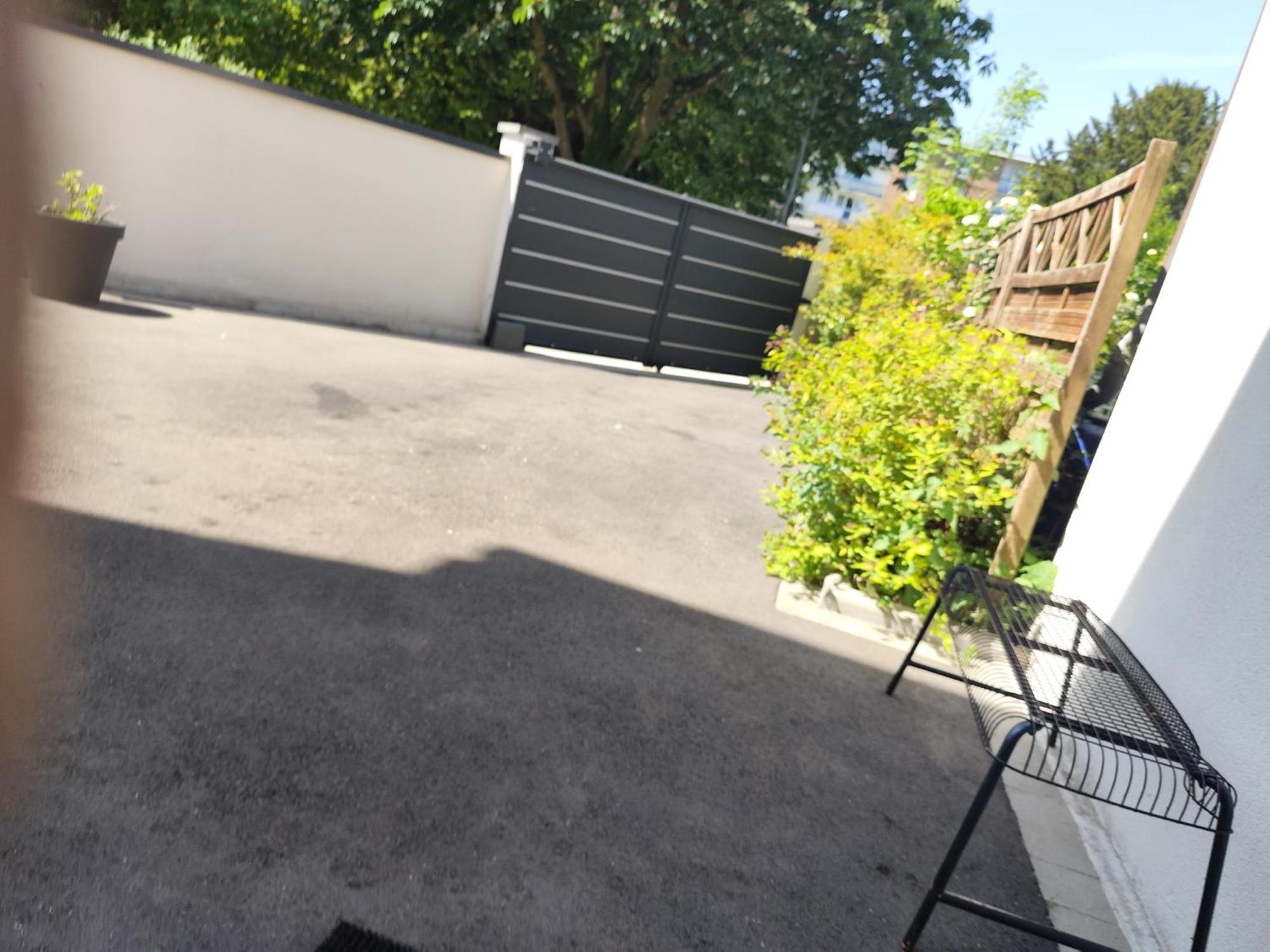 Escapade Pres De Lille - Appartement Charmant Avec Terrasse Et Parking Privee Mons-en-Baroeul Luaran gambar