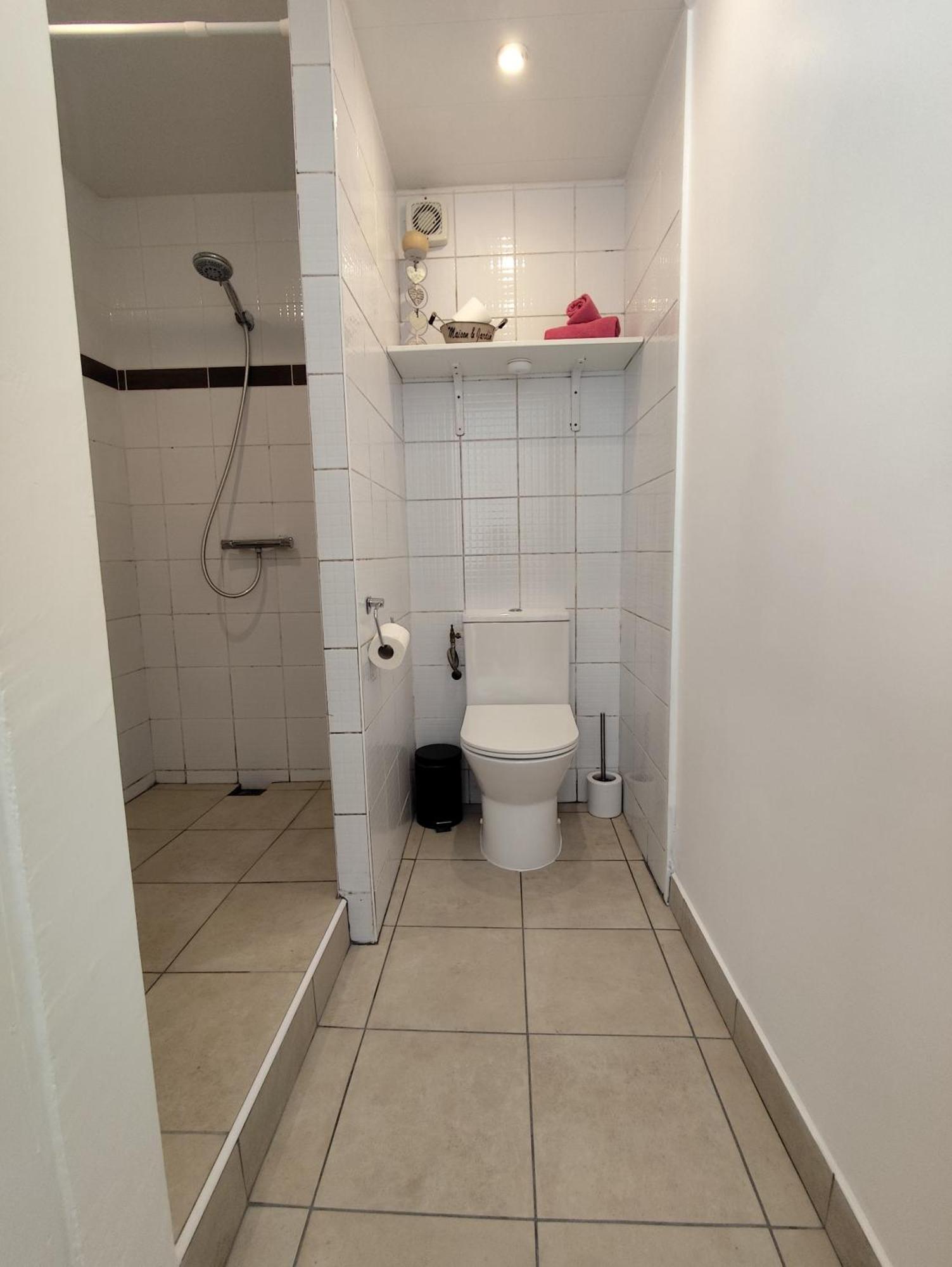 Escapade Pres De Lille - Appartement Charmant Avec Terrasse Et Parking Privee Mons-en-Baroeul Luaran gambar