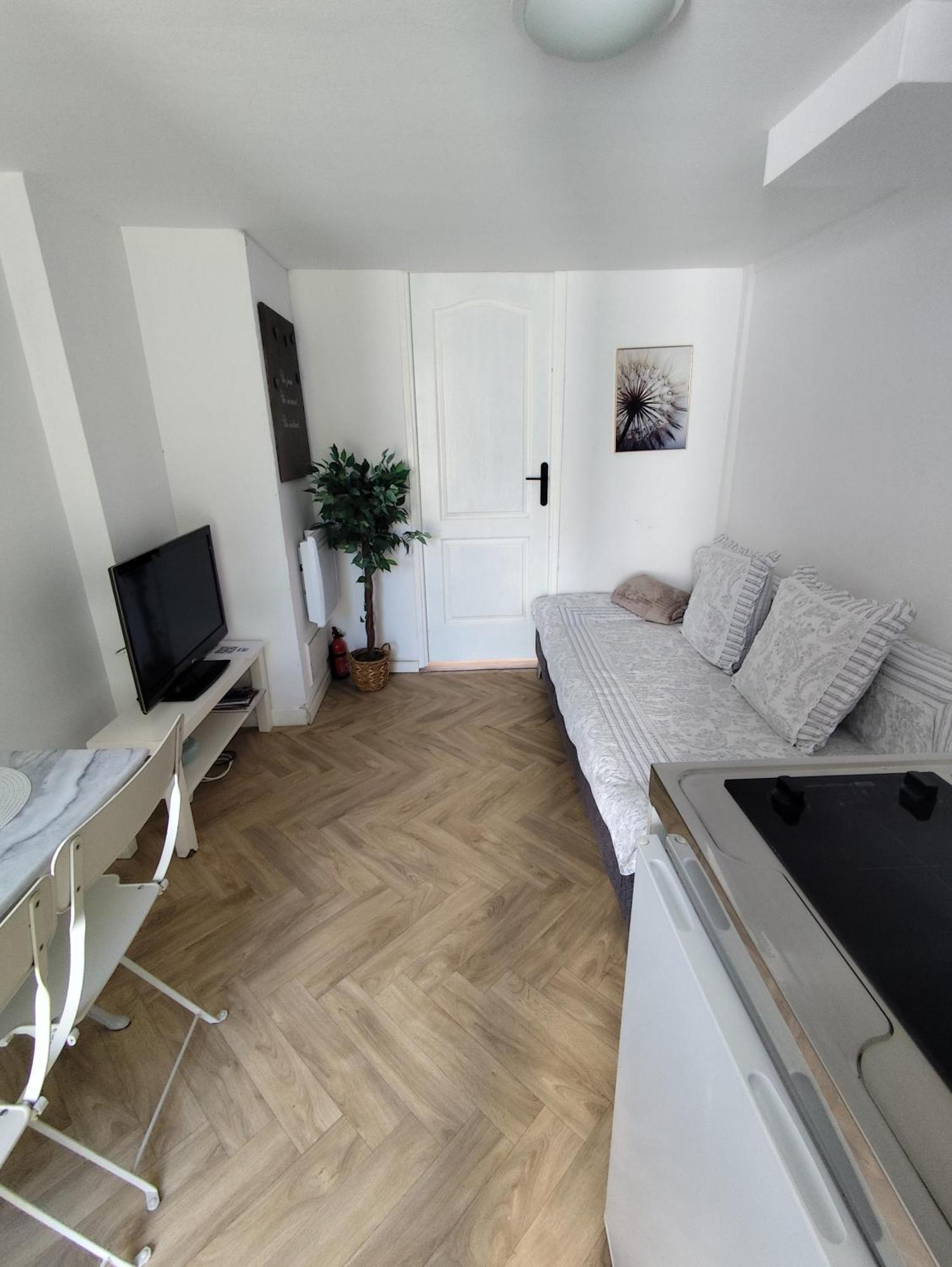 Escapade Pres De Lille - Appartement Charmant Avec Terrasse Et Parking Privee Mons-en-Baroeul Luaran gambar
